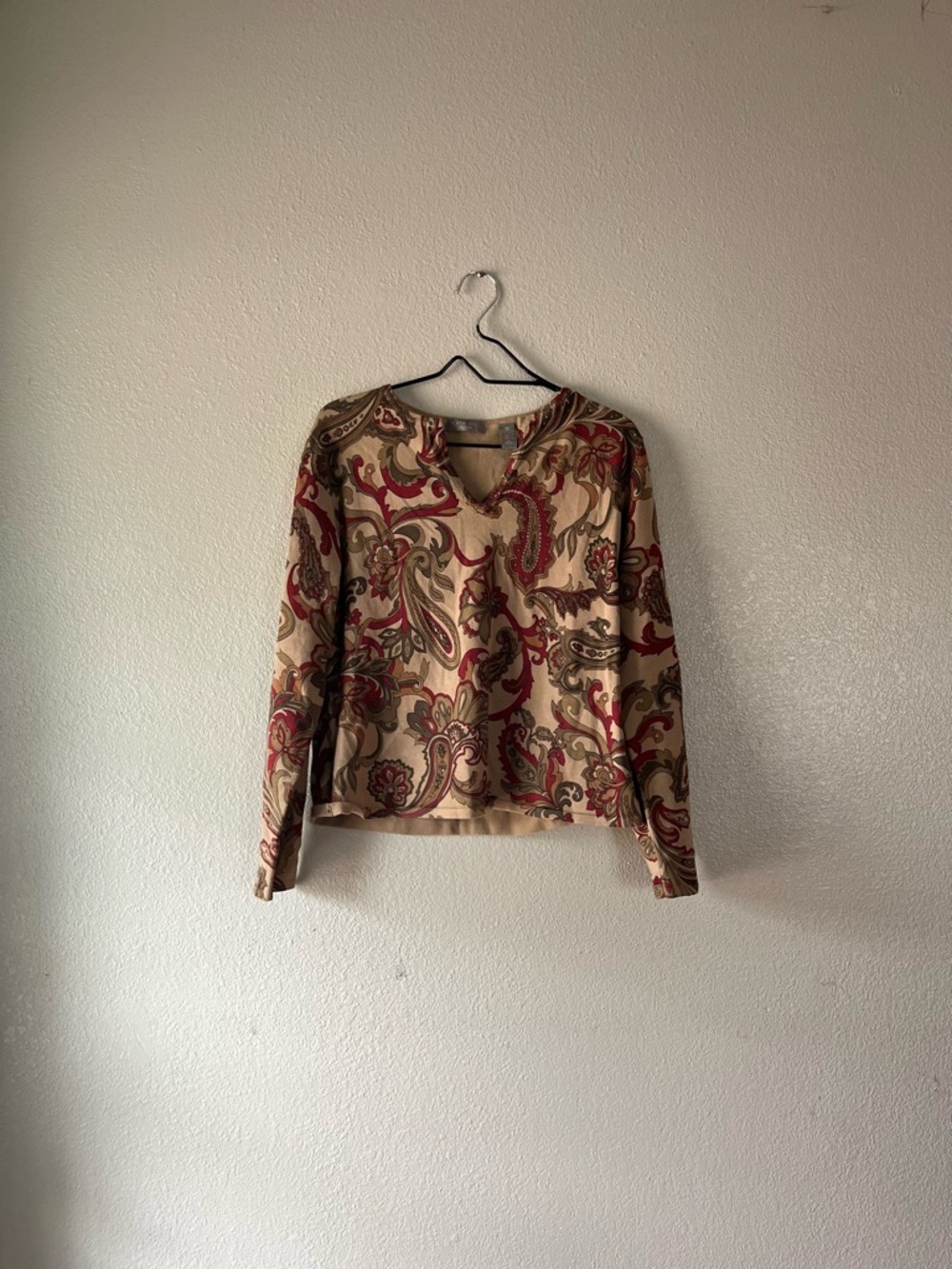 Kate Hill Beige Paisley Long-Sleeve V-Neck Top with Red Accents